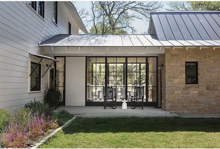 Screened Breezeway